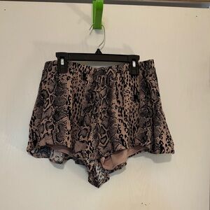 Peach Love California Snake & Leopard Print Pull-On Shorts
